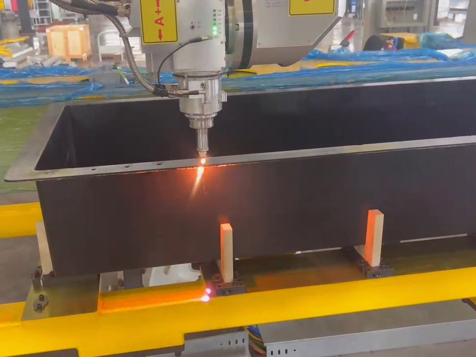 Máquina de corte láser de cinco ejes 3D